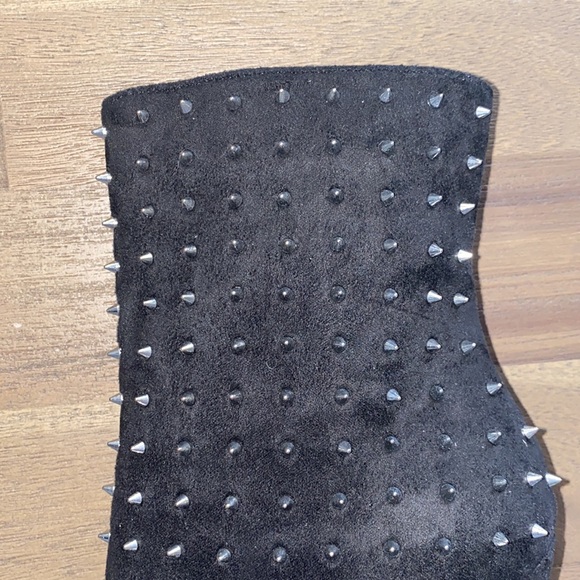 Boots - Picture 4 of 8